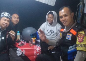 Ajak Pemuda Jauhi Pengaruh Pergaulan Bebas, Bhabinkamtibmas Sambangi Pemuda Berikan Himbauan Kamtibmas