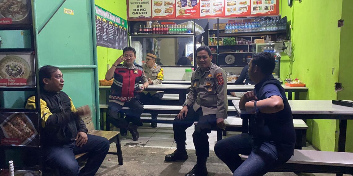 Kapolsek Warudoyong bersama anggota melaksanakan patroli malam