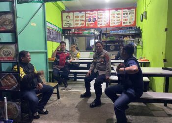 Kapolsek Warudoyong bersama anggota melaksanakan patroli malam