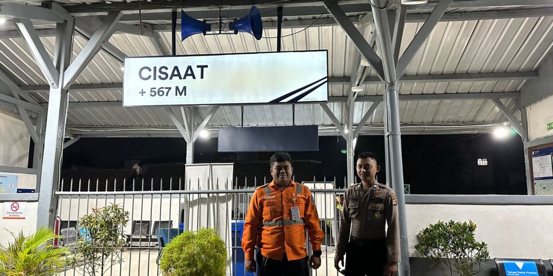 Patroli malam ke Staisun Cisaat antisipasi gangguan Kamtibmas
