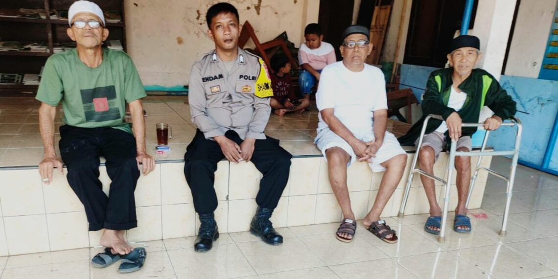 Jaga Silaturahmi, Bhabinkamtibmas Polsek Gunungguruh Sambangi Warga Binaan