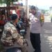 Bhabinkamtibmas Sapa Warga Dijalan, Sampaikan Himbauan Kamtibmas