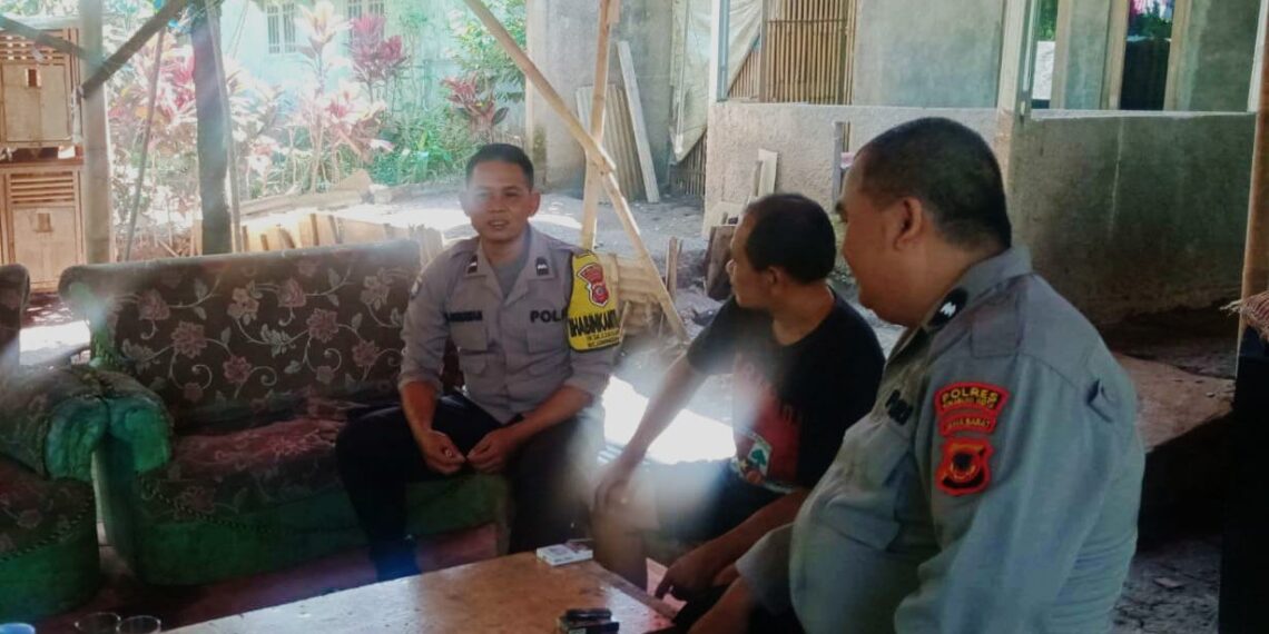 Ngobrol Bersama Warga, Bhabinkamtibmas Polsek Gunungguruh Sampaikan Pesan2 Kamtibmas