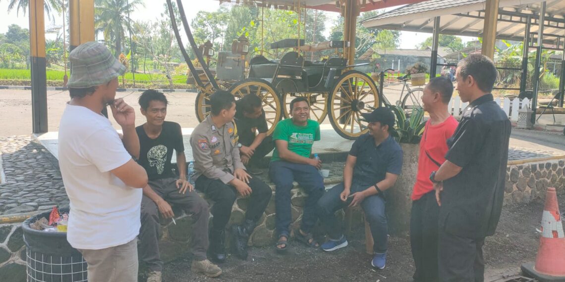 Dekati warga Babinkamtibmas Sambangi Warga dan Berikan Imbauan Kamtibmas