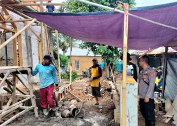 Bhabinkamtibmas Polsek Cugenang Sambangi Pekerja Bangunan