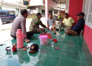 Lebih Dekat Dengan Warga Bhabinkamtibmas dan Bhabinsa Lakukan Sambang