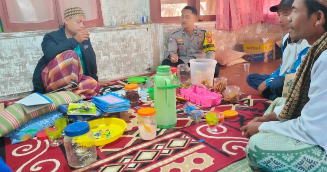 Bhabinkamtibmas Giatkan Kembali Warga Dalam Kegiatan Ronda Malam