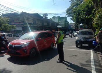 Gatur Lalu Lintas Polsek Warudoyong  Paska melintas Kereta Api Pangrango