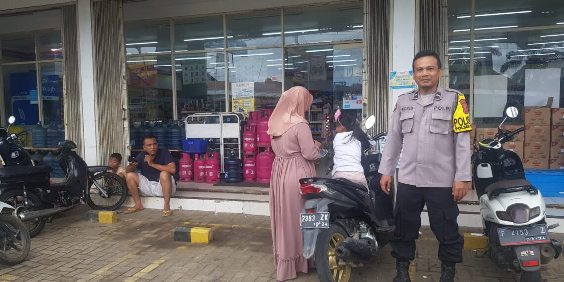 PATROLI PERTOKOAN, PERSONIL POLSEK CIDAUN SAMPAIKAN PESAN KAMTIBMAS.