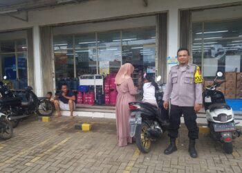 PATROLI PERTOKOAN, PERSONIL POLSEK CIDAUN SAMPAIKAN PESAN KAMTIBMAS.