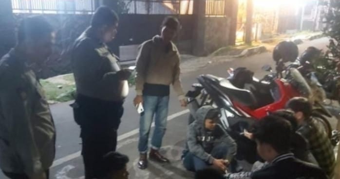 Polisi Ada Dimana-mana” Antisipasi Gangguan Kamtibmas Di Malam Minggu, Personil Polsek Gunungpuyuh Masifkan Patroli Malam