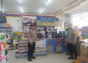 PETUGAS PATROLI POLSEK CIDAUN HIMBAU KARYAWAN MINI MARKET WASPADA C3