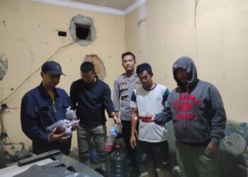 Kapolsek Cikalongkulon Polres Cianjur Pimpin Pelaksanaan Razia Miras