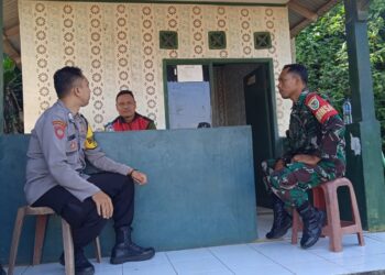 Tingkatkan Sinergitas, Bhabinkamtibmas dan Babinsa Lakukan Patroli