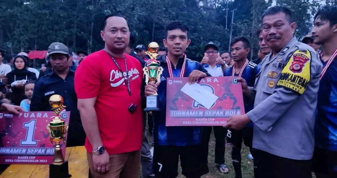 Bhabinkamtibmas Polsek Cilaku Laksanakan Monitoring Giat Turnamen Sepak Bola di Desa Cibinong Hilir
