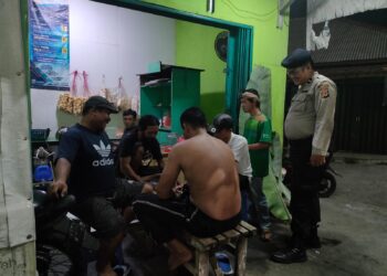 Patroli Dialogis Malam Hari, Upaya Personel Polsek Kebon Pedes Cegah Gangguan Kamtibmas