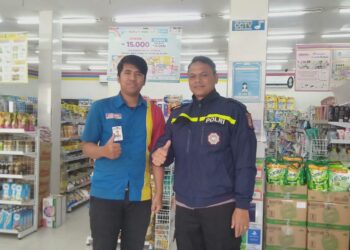 Sambangi Karyawan Indomaret, Bhabinkamtibmas Polsek Sukabumi Mengimbau Terkait Gangguan Kenyamanan