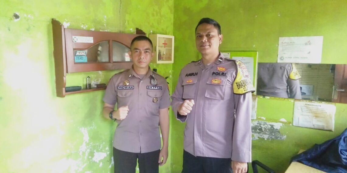 Bhabinkamtibamas Polsek Sukabumi Lakukan Patroli Dialogis dengan Security Klinik Citra Insani