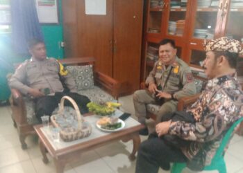 Bhabinkamtibmas Jajaran Polsek Gunungguruh Rutin Sambangi Tokoh Sampaikan Pesan Kamtibmas