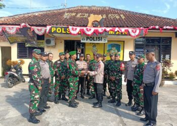 Danramil 0608-08 Mande Beri Kejutan Polsek Mande di Hari Bhayangkara ke 77