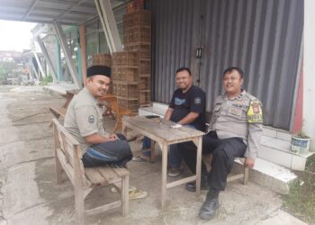 Ciptakan situasi yang Kondusif di Desa Binaan, Bhabinkamtibmas Polsek Cireunghas Polres Sukabumi Kota Sambangi Ketua RW