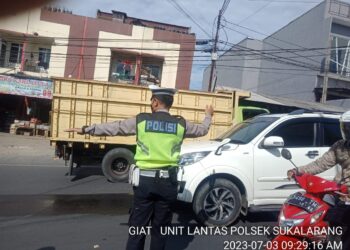 Pelayanan Gatur Lalu lintas Siang Kepada Masyarakat Dampak Dari Kemeriahaan Pasar Gekbrong