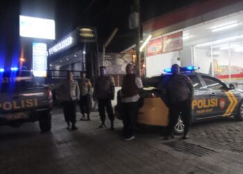 Anggota Polsek kadudampit laksanakan patroli malam hari Cegah Gangguan Kamtibmas