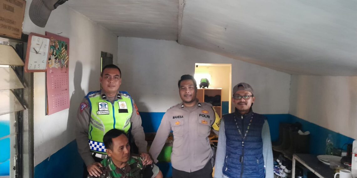 Sinergitas TNI – Polri , Bhabinkamtibmas Bersama Babinsa Melaksanakan Sambang Warga Binaan