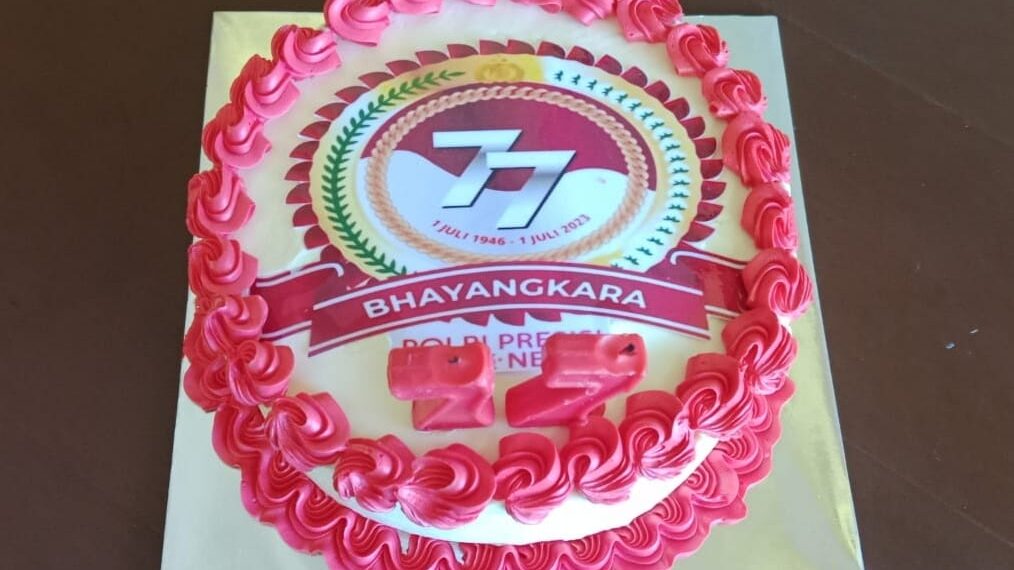 KEJUTAN DARI KORAMIL 0608-17 CIDAUN BERIKAN KUE ULANG TAHUN KE POLSEK CIDAUN