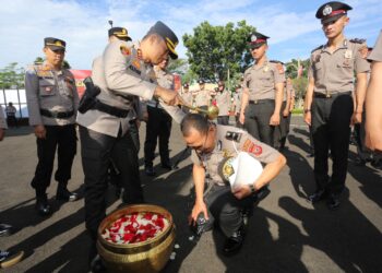Polres Cianjur laksanakan Upacara Kenaikan Pangkat kepada 51 Personel Periode 1 Juli 2023 dan Pemberian Reward Kepada Personel Berprestasi