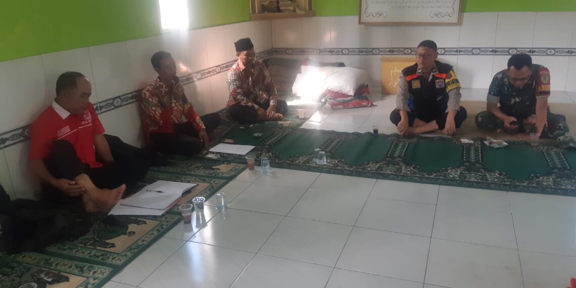 Bhabin Hadiri Musyawarah Tentang Giat Menyambut Tahun Baru Islam 1445 H.