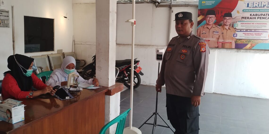 Bhabinkamtibmas Polsek Cikalongkulon Kunjungi Puskesmas Cikalongkulon