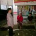 Bhabinkamtibmas Polsek Tanggeung Datangi Warga yang sedang nongkrong sampaikan Pesan Kamtibmas