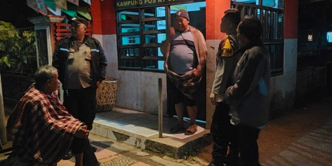 Giat Bhabinkamtibmas Polsek Sukanagara Melaksanakan Kontrol Siskamling Dan Berikan Himbauan Kamtibmas