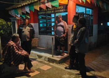 Giat Bhabinkamtibmas Polsek Sukanagara Melaksanakan Kontrol Siskamling Dan Berikan Himbauan Kamtibmas
