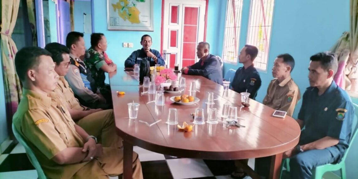 Bhabinkamtibmas Dan Babinsa Kumpulkan Ketua RT Jalin Koordinasi Kamtibmas