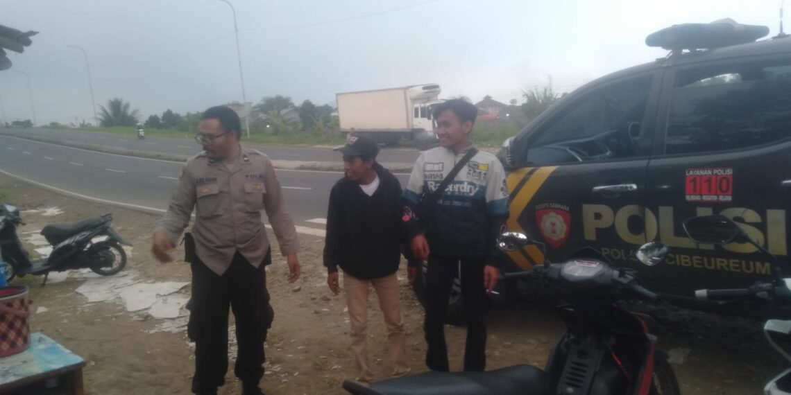 Anggota Samapta Polsek Cibeureum Laksanakan Patroli dialogis di Siang Hari Guna Antisipasi Gukamtibmas