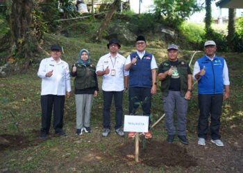 Bersih-bersih Sungai Cimandiri dan Tanam Pohon Dalam Rangka Memperingati Hari Lingkungan Hidup