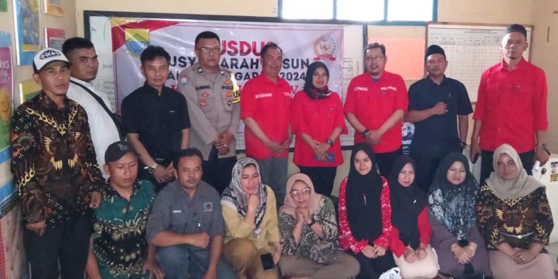 BHABINKAMTIBMAS POLSEK SUKARESMI SAMBANGI KANTOR DESA CIKANYERE