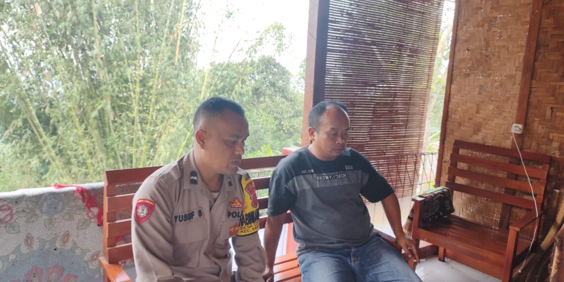 Bhabinkamtibmas desa Citamiang sambang Warga Wujudkan Kamtibmas Kondusif