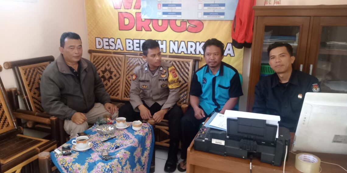 Menjaga Kamtibmas yang Kondusif Anggota Polsek Kebon Pedes Lakukan Sambang Warga