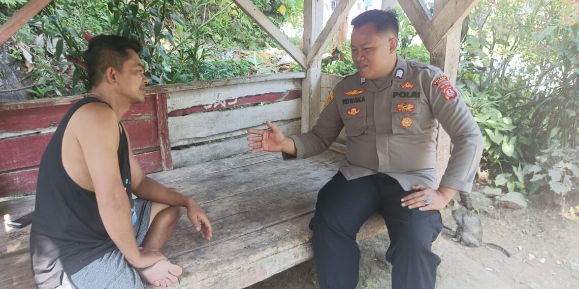 Bhabinkamtibmas Desa Mekarsari Polsek Cikalongkulon Sambangi Pemuda