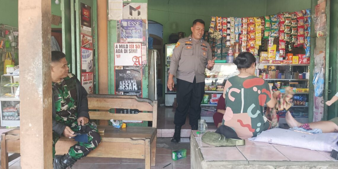 Bhabinkamtibmas Polsek Cikalongkulon Bersama Babinsa Laksanakan Patroli Someah Bersama