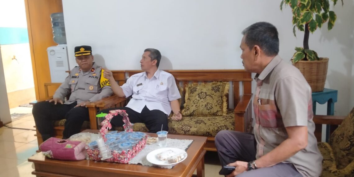 Kapolsek Sukaraja Laksanakan Sambang di Kantor Kecamatan Sukaraja