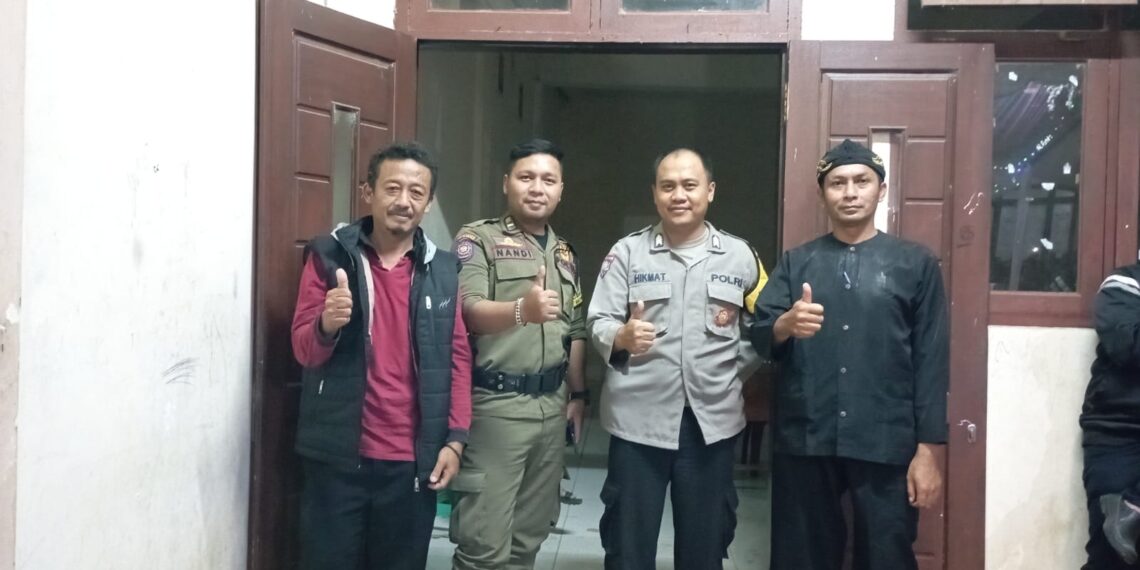 BHABINKAMTIBMAS POLSEK CISAAT PATROLI DIALOGIS SAMPAIKAN PESAN KAMTIBMAS KEPADA WARGA