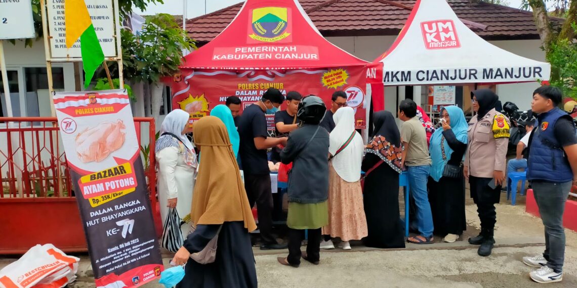POLRES CIANJUR GELAR BAZAR AYAM POTONG MURAH DALAM RANGKA HARI BHAYANGKARA KE-77