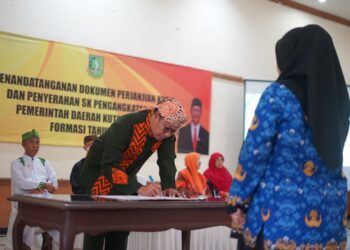 Sebanyak 116 Pegawai Pemerintah dengan Perjanjian Kerja (PPPK) Kota Sukabumi formasi Tenaga Fungsional Guru tahun 2022 menerima Surat Keputusan (SK) Pengangkatan
