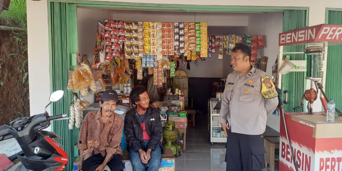 Melalui Giat Sambang Warga, Bhabinkamtibmas Polsek Cireunghas Polres Sukabumi Kota Ajak Warga Wujudkan Kamtibmas Kondusif