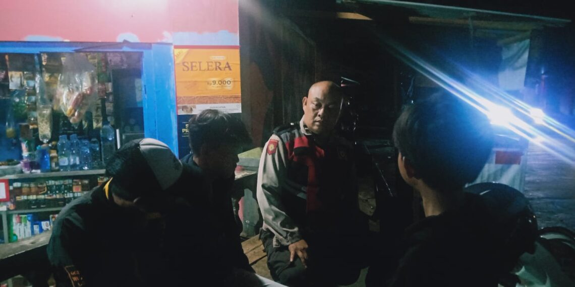 Rutin Petroli ke Pemukiman masyarakat dan berdialogis, unit Samapta Polsek Cibeureum Cegah dan antisipasi Gukamtibmas