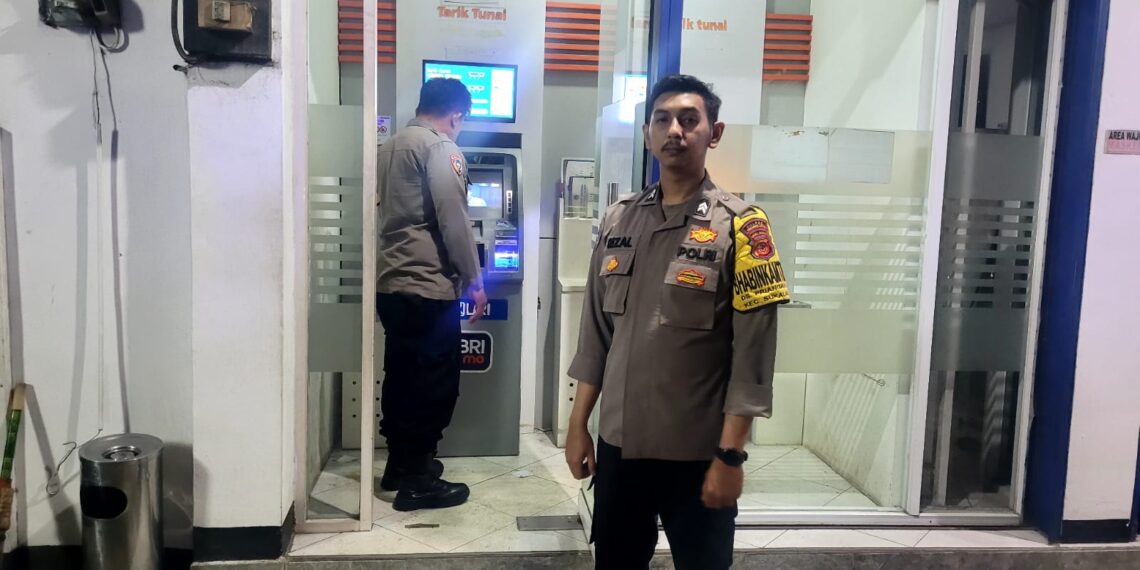 Polsek Sukalarang Laksanakan Patroli KRYD Malam Kontrol ATM BRI Cegah Kejahatan Perbankan